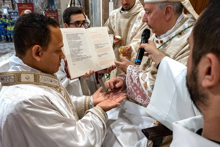 L'ordinazione sacerdotale di Enyell Moreno