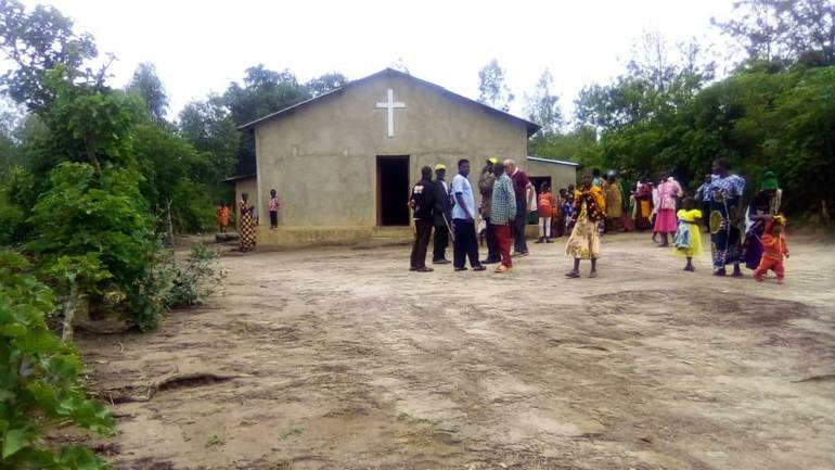 Fratello Lorenzo chiede aiuto per ingrandire la chiesa del villaggio
