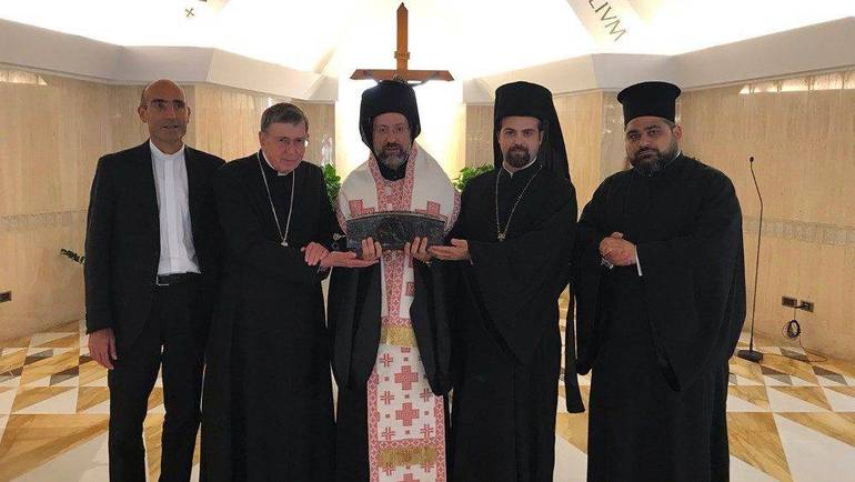 La reliquia al Patriarca di Costantinopoli