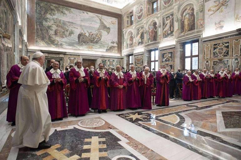 Papa Francesco alla Rota Romana: la Chiesa accanto alle «ferite» degli sposi