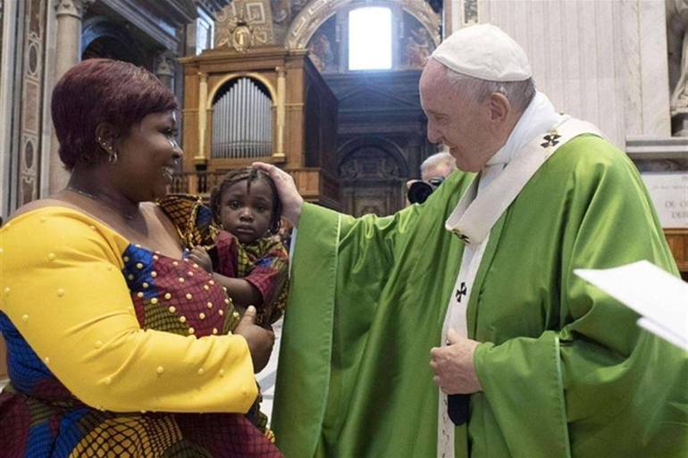 Papa: i migranti sono persone, non questioni migratorie