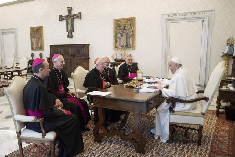 Sinodo per l'Italia, la proposta della Cei consegnata al Papa